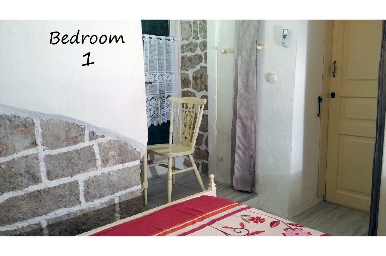 Apartment Alena With Terrace And Garden Center Jelsa Jelsa  Bagian luar foto