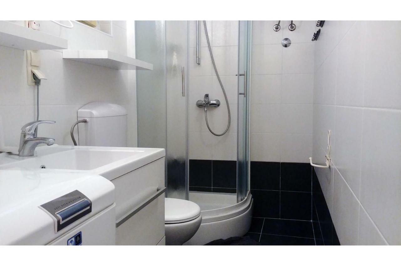 Apartment Alena With Terrace And Garden Center Jelsa Jelsa  Bagian luar foto